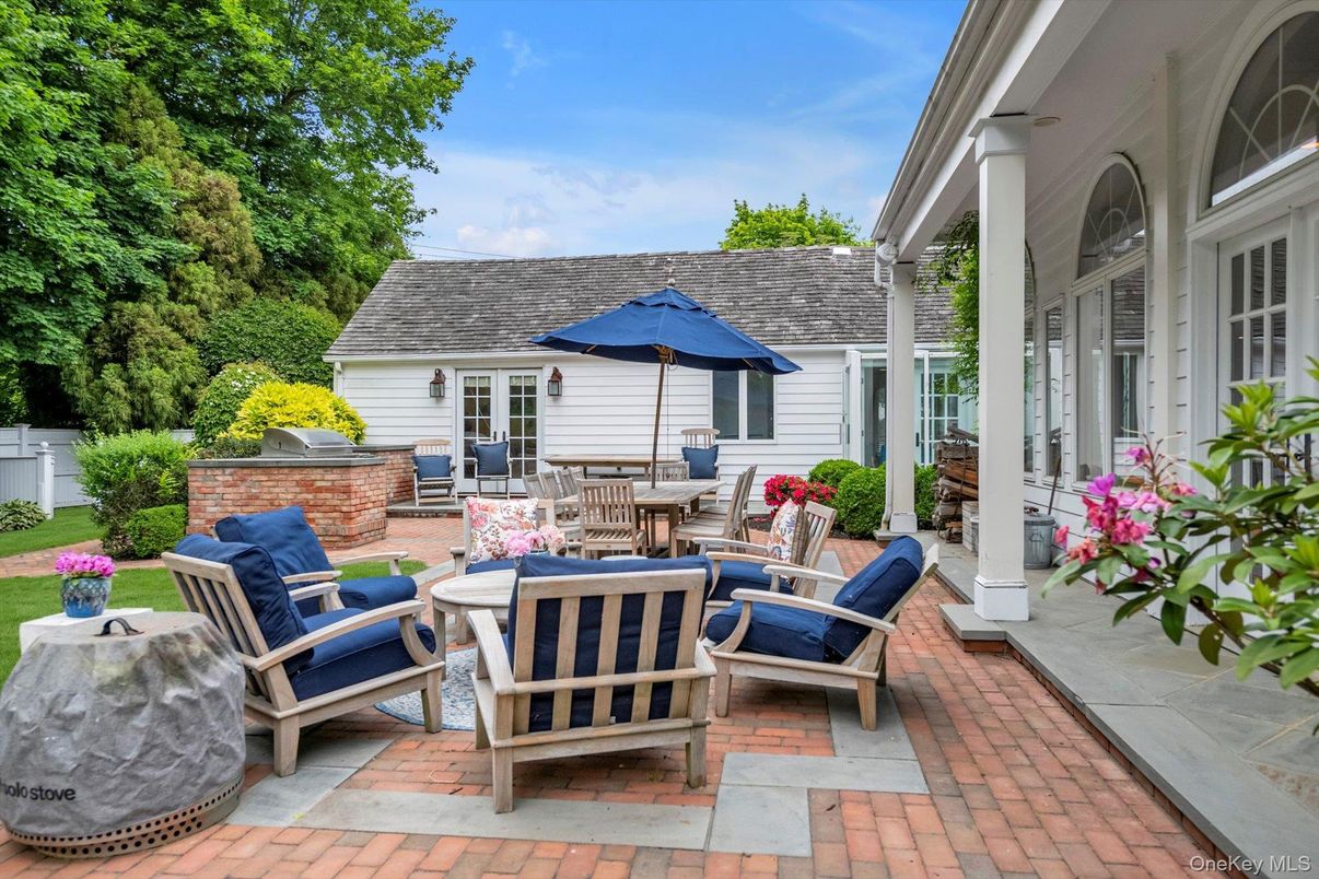 Exterior, Outdoor Kitchen