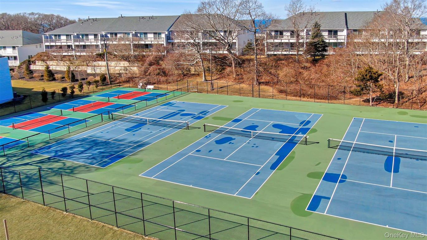 Exterior, Tennis Courts