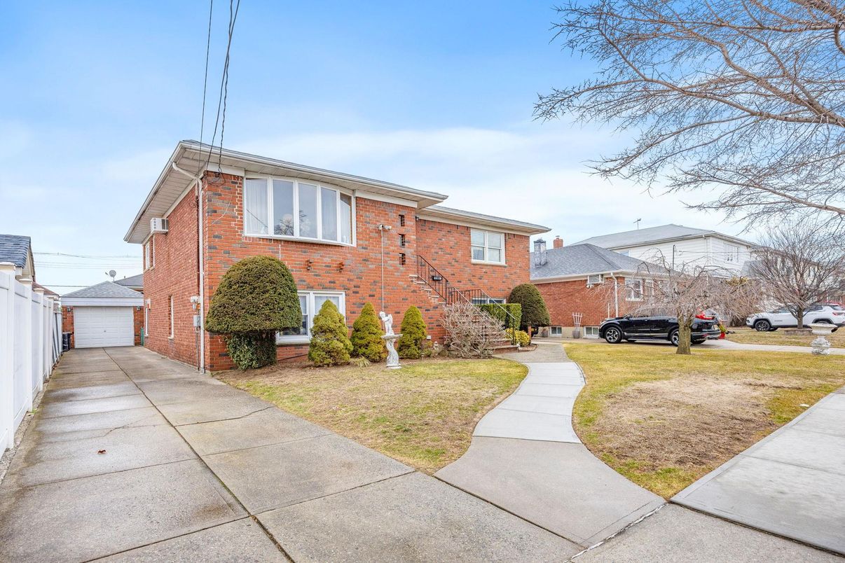 Exterior, Facade, Brick Facade, Split Level