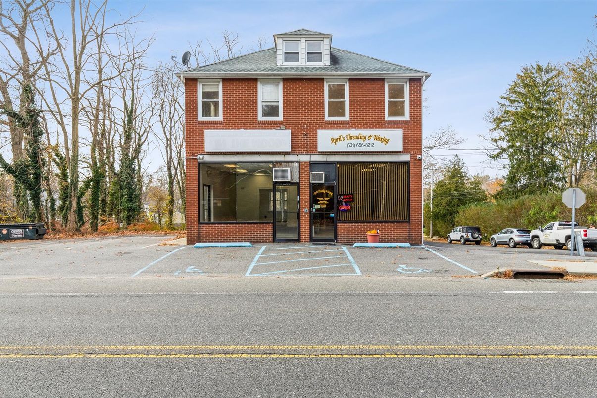 Exterior, Facade, Brick Facade, Georgian