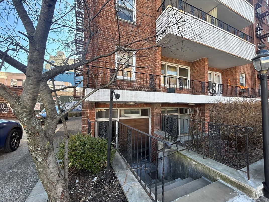 Exterior, Facade, Brick Facade, Rowhouse