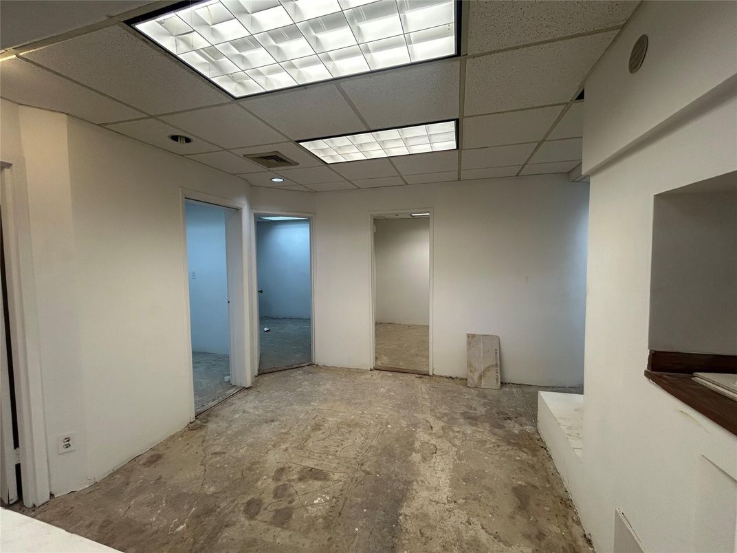 Empty room, Interior, Recessed Lighting