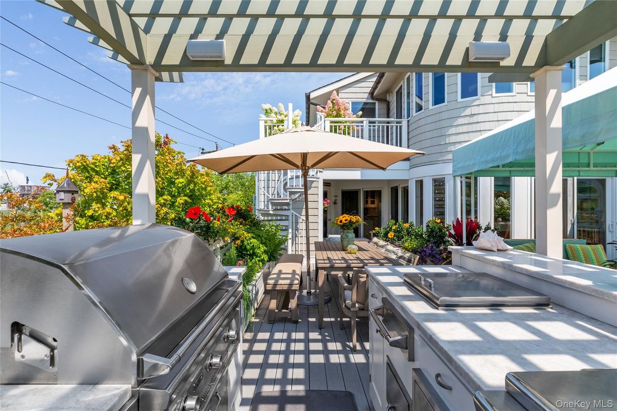 Exterior, Outdoor Kitchen