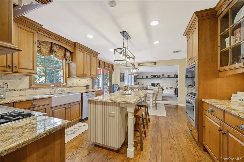 Chandelier, Dining room, Interior, Kitchen, Pendant Lights, Recessed Lighting, Wood Texture Flooring
