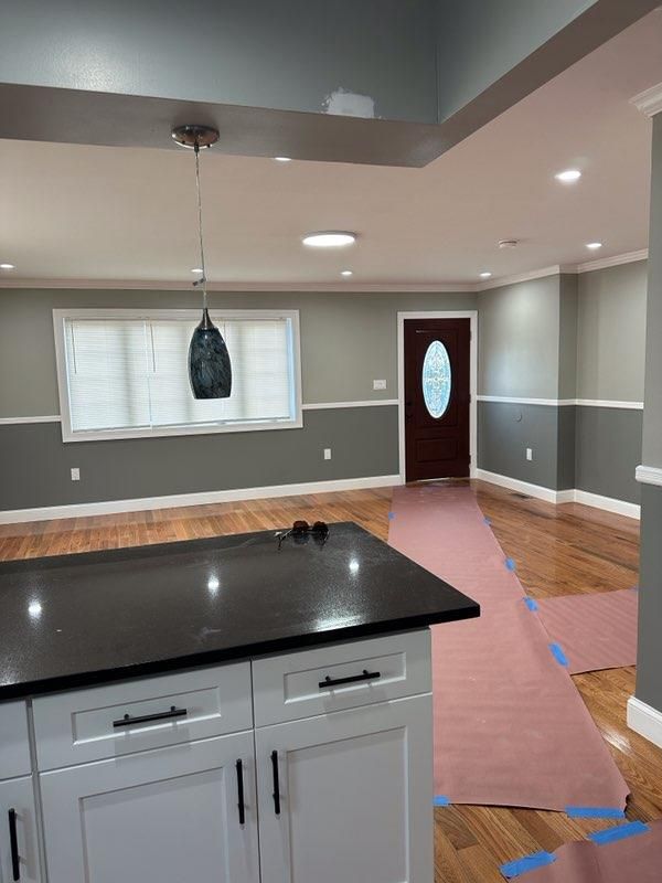 Interior, Pendant Lights, Recessed Lighting, Wood Texture Flooring