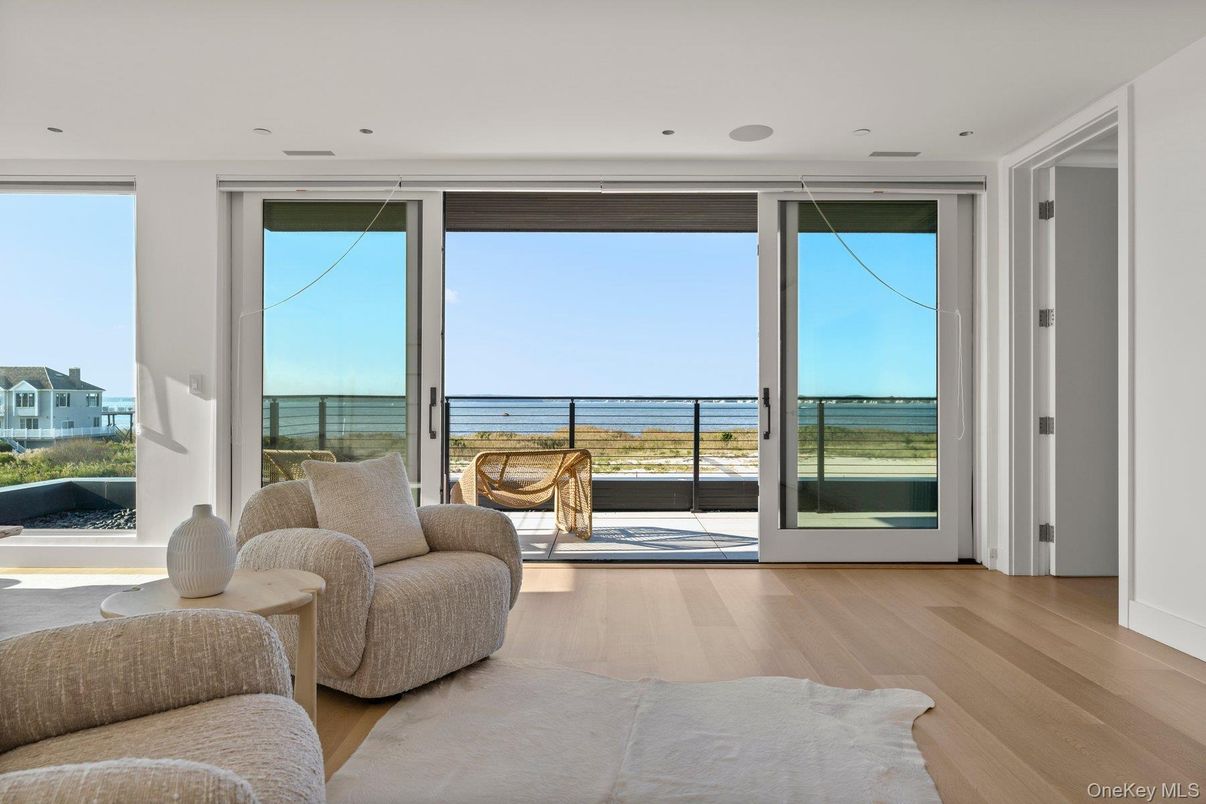 Interior, Recessed Lighting, Water, Wood Texture Flooring