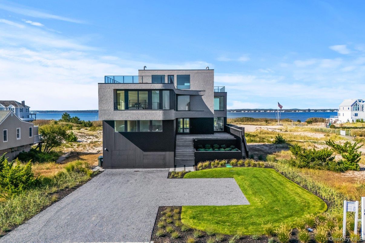 Exterior, Facade, Water, Modern