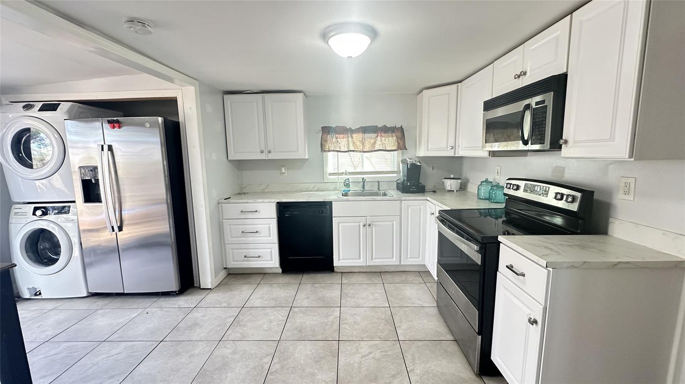 Interior, Kitchen, Stainless Steel Appliances, Washer