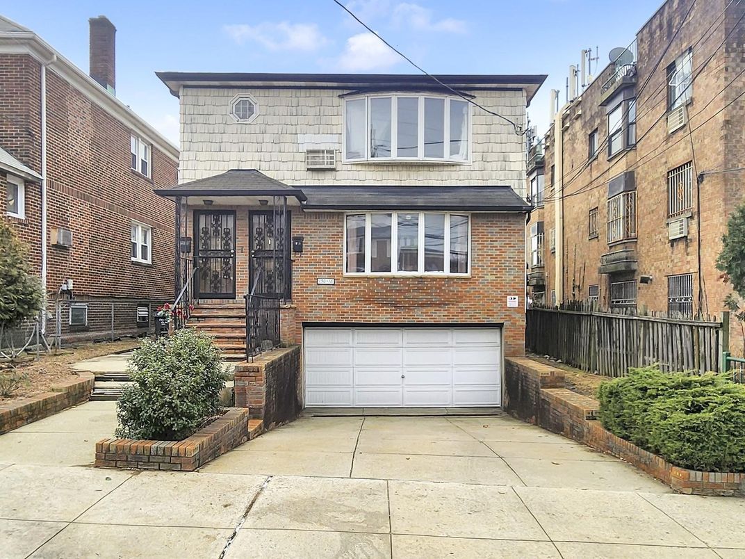 Attached, Exterior, Facade, Brick Facade, Rowhouse