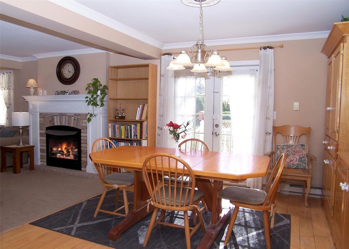 Chandelier, Dining room, Fireplace, Interior, Wood Texture Flooring
