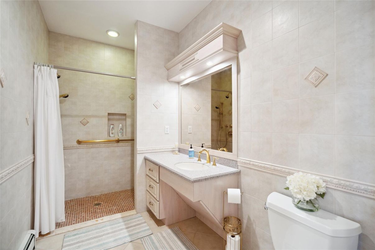 Bathroom, Interior, Recessed Lighting
