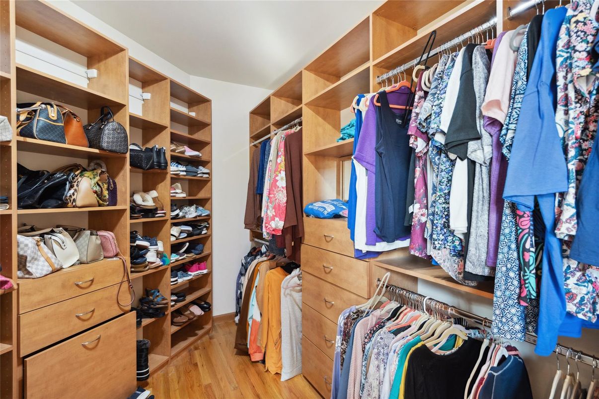 Interior, Walk-in Closets, Wood Texture Flooring