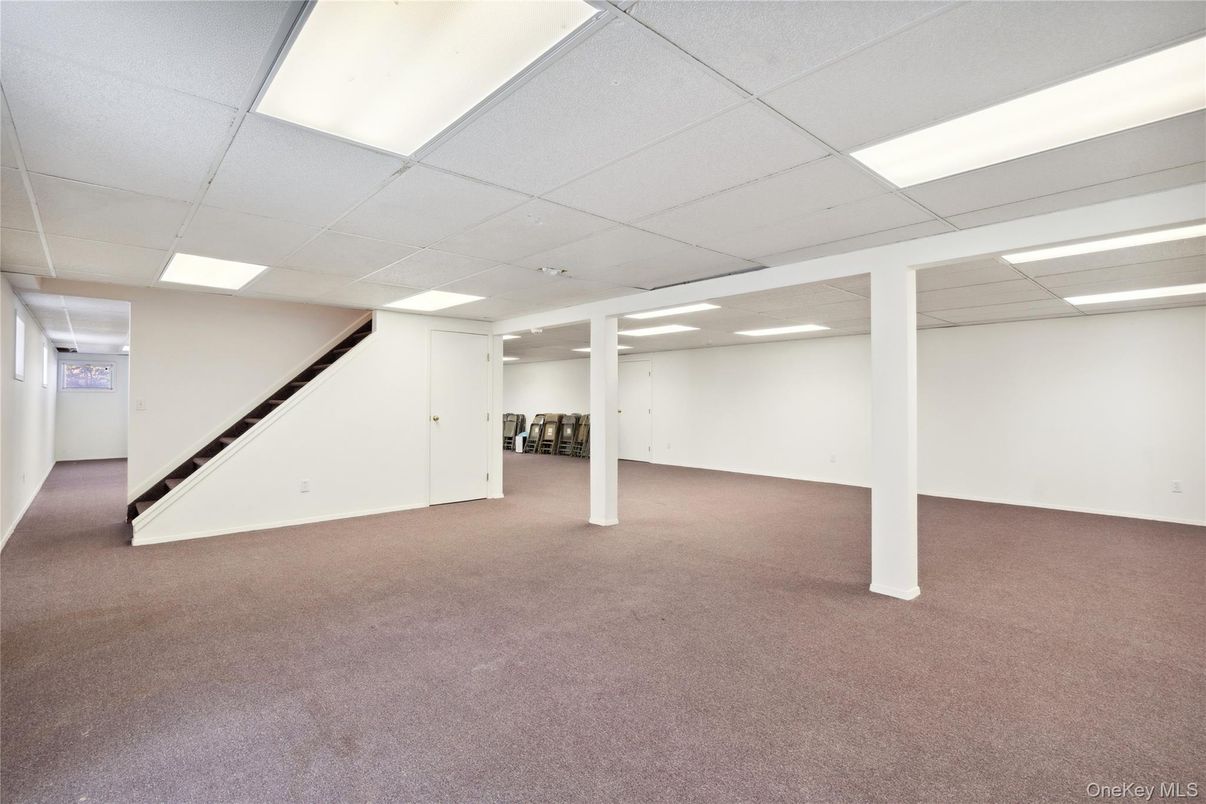 Empty room, Interior, Recessed Lighting
