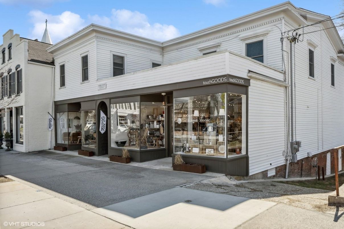 Exterior, Facade, Rowhouse