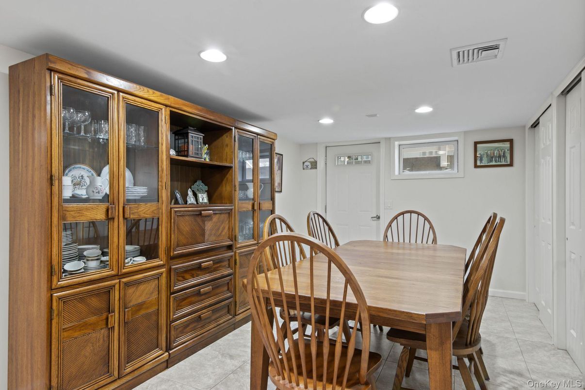 Dining room, Interior, Recessed Lighting