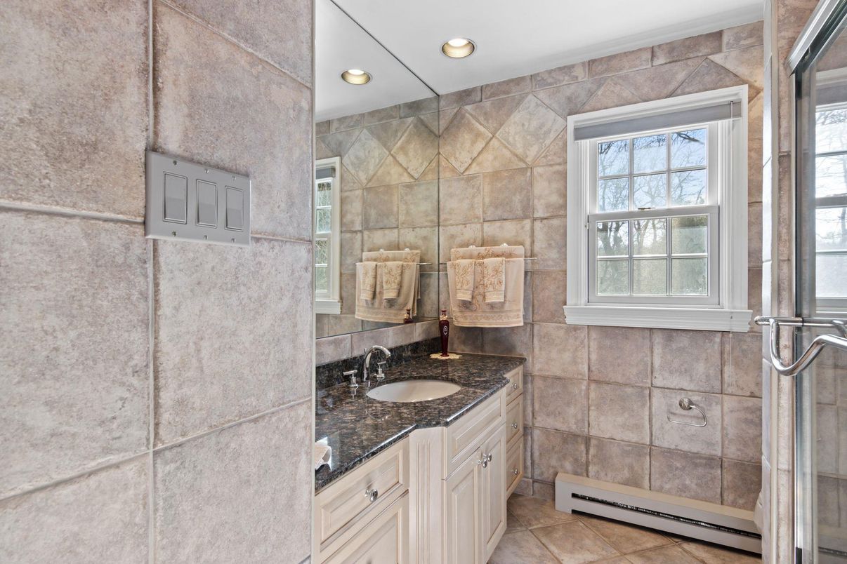 Bathroom, Interior, Recessed Lighting