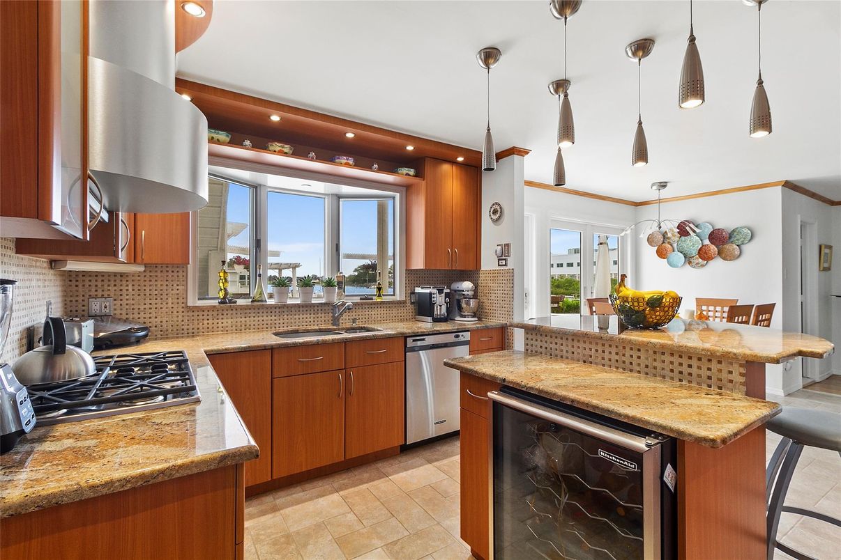 Interior, Kitchen, Pendant Lights, Recessed Lighting, Stainless Steel Appliances