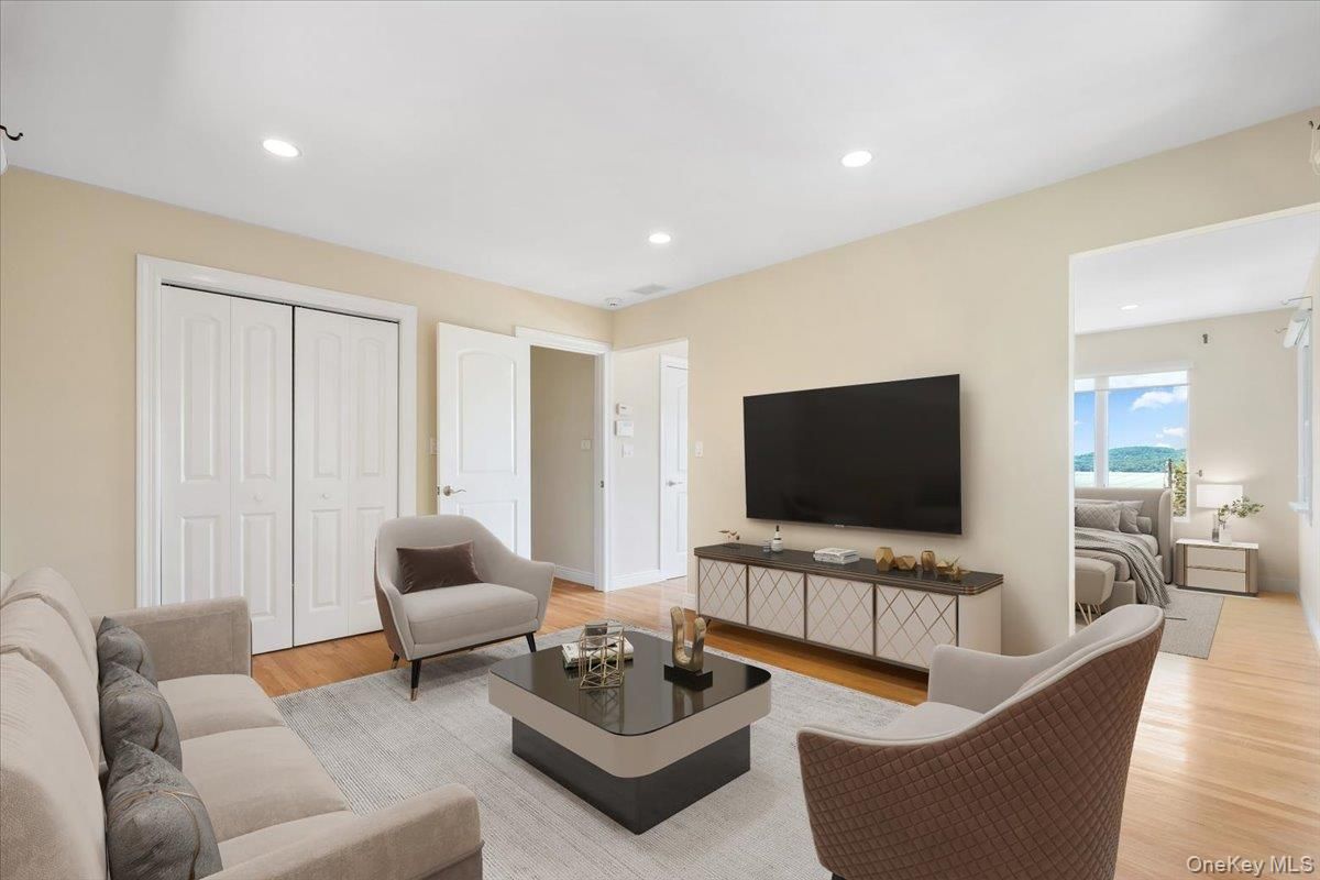 Interior, Living room, Recessed Lighting, Water, Wood Texture Flooring