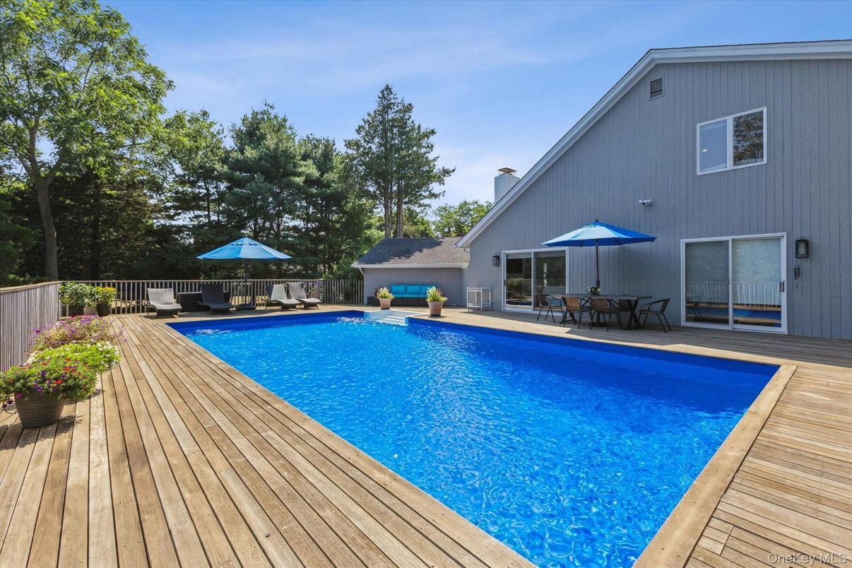 Exterior, Pool