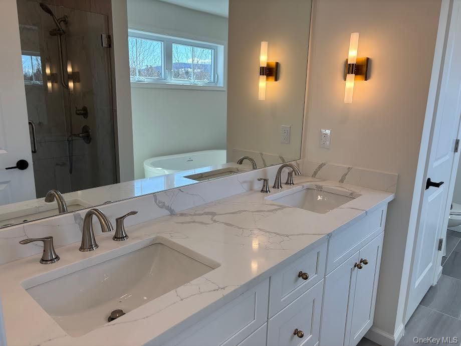 Bathroom, Dual Sink Vanities, Interior