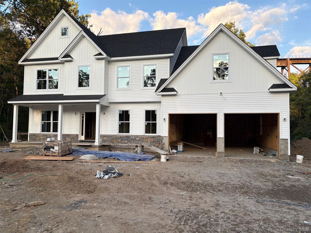 Attached, Exterior, Facade, Farmhouse