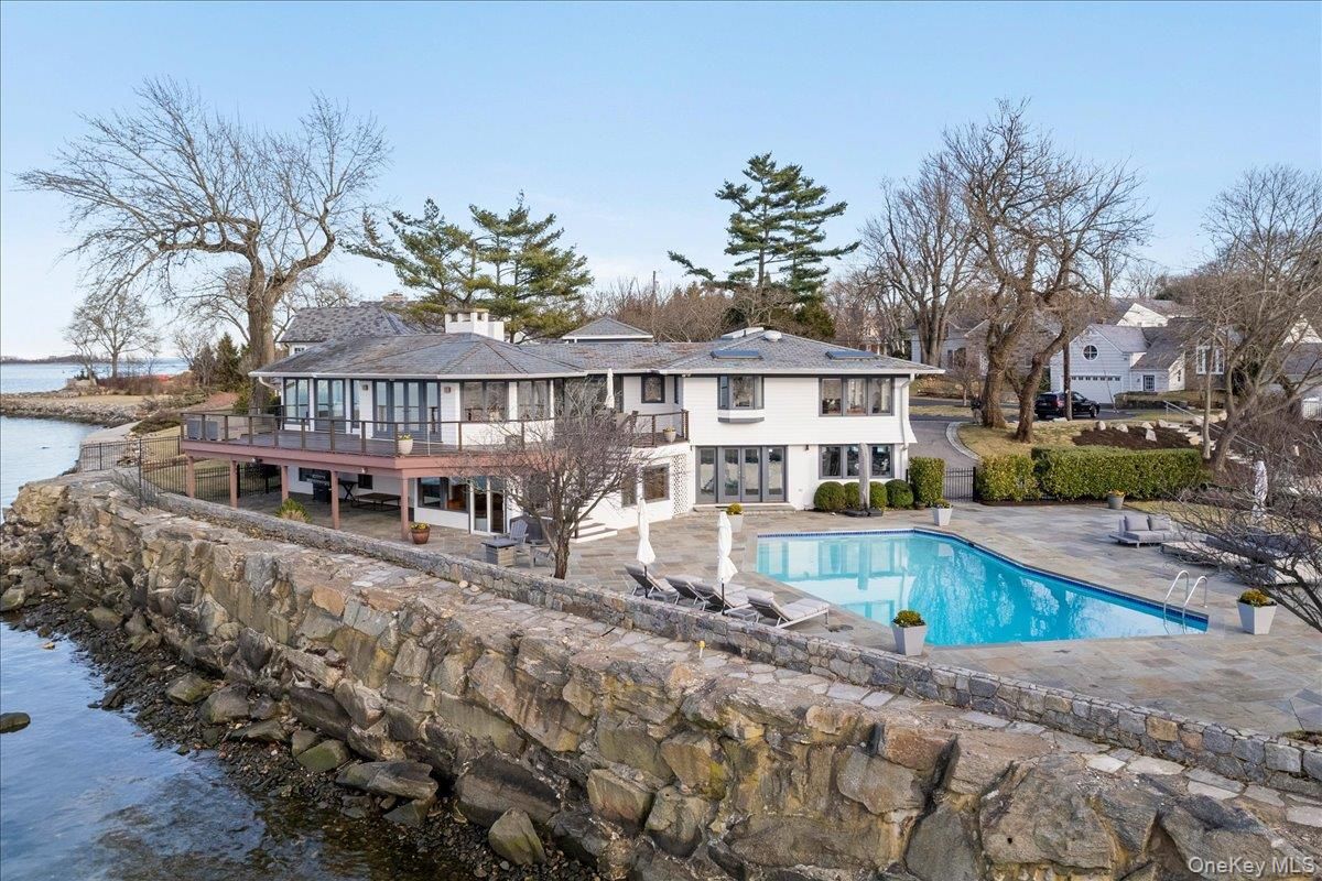 Exterior, Pool, Water