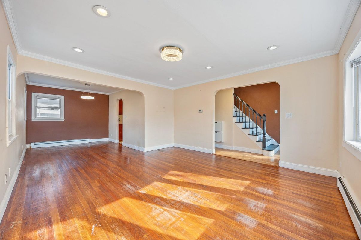 Empty room, Interior, Recessed Lighting, Wood Texture Flooring