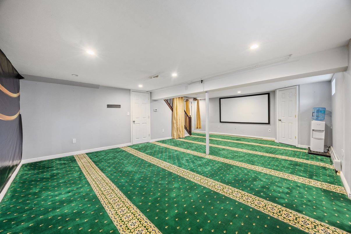 Empty room, Interior, Recessed Lighting