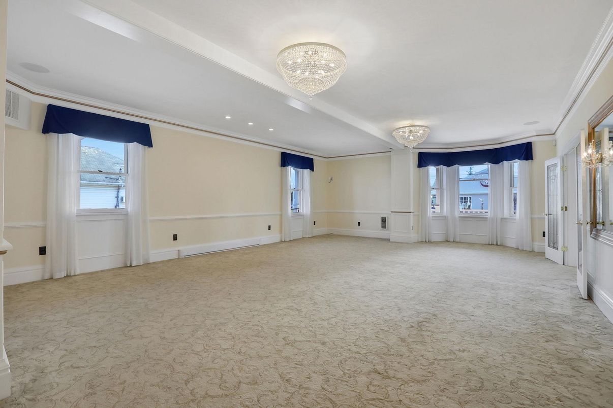 Chandelier, Empty room, Interior, Recessed Lighting