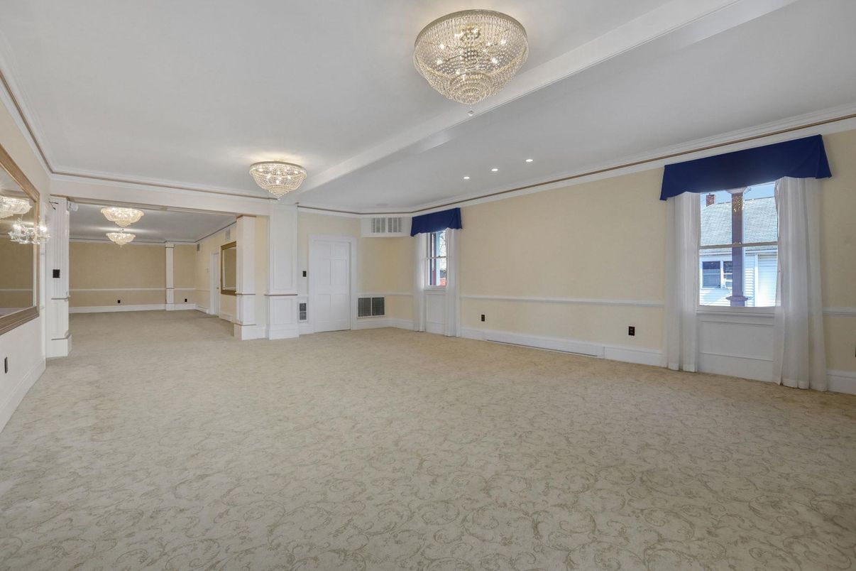 Chandelier, Empty room, Interior, Recessed Lighting