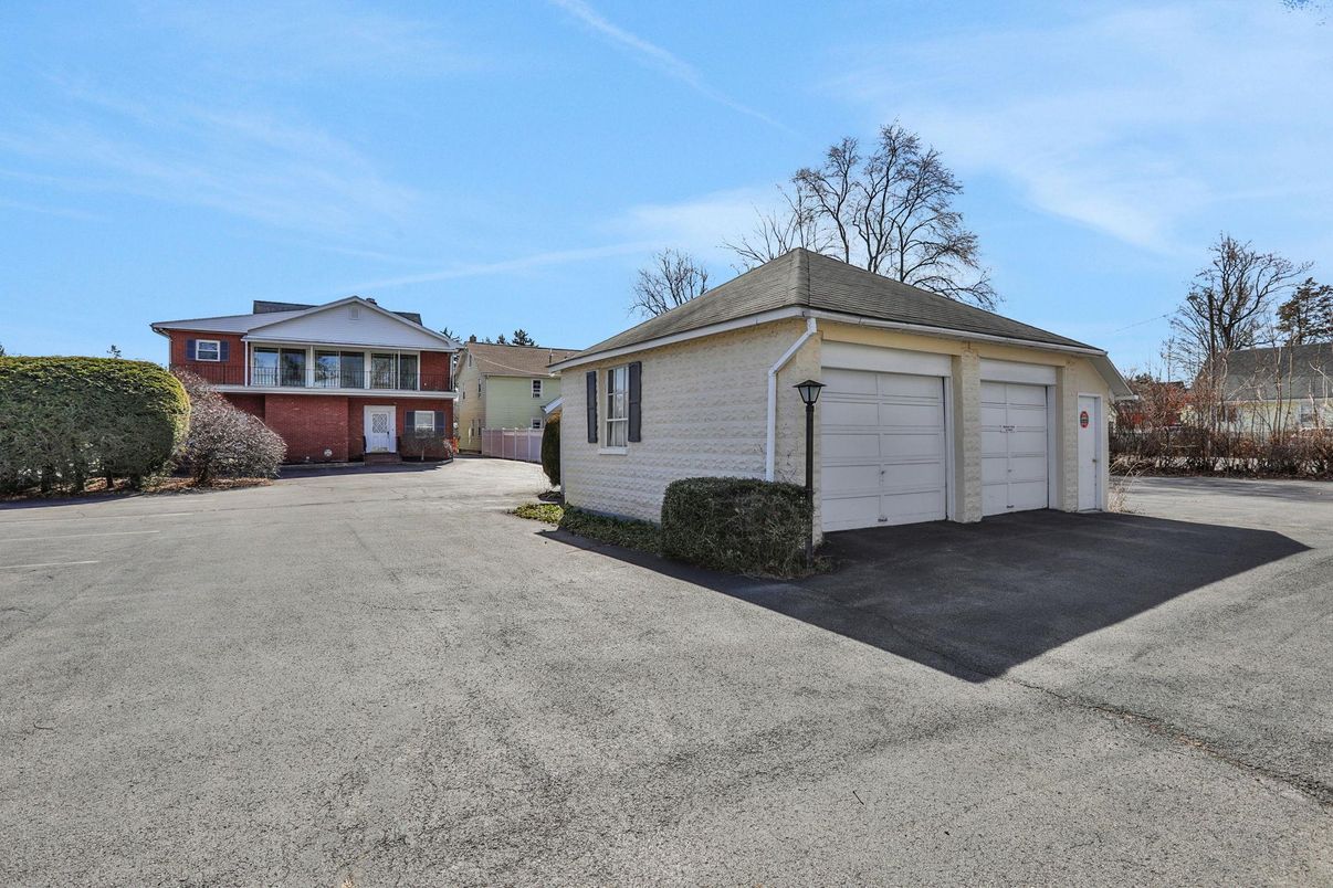 Detached Garage, Exterior