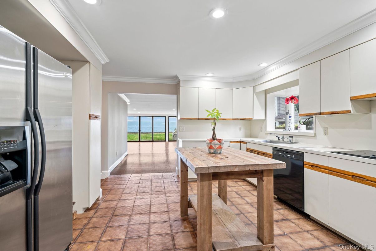 Interior, Kitchen, Recessed Lighting, Water