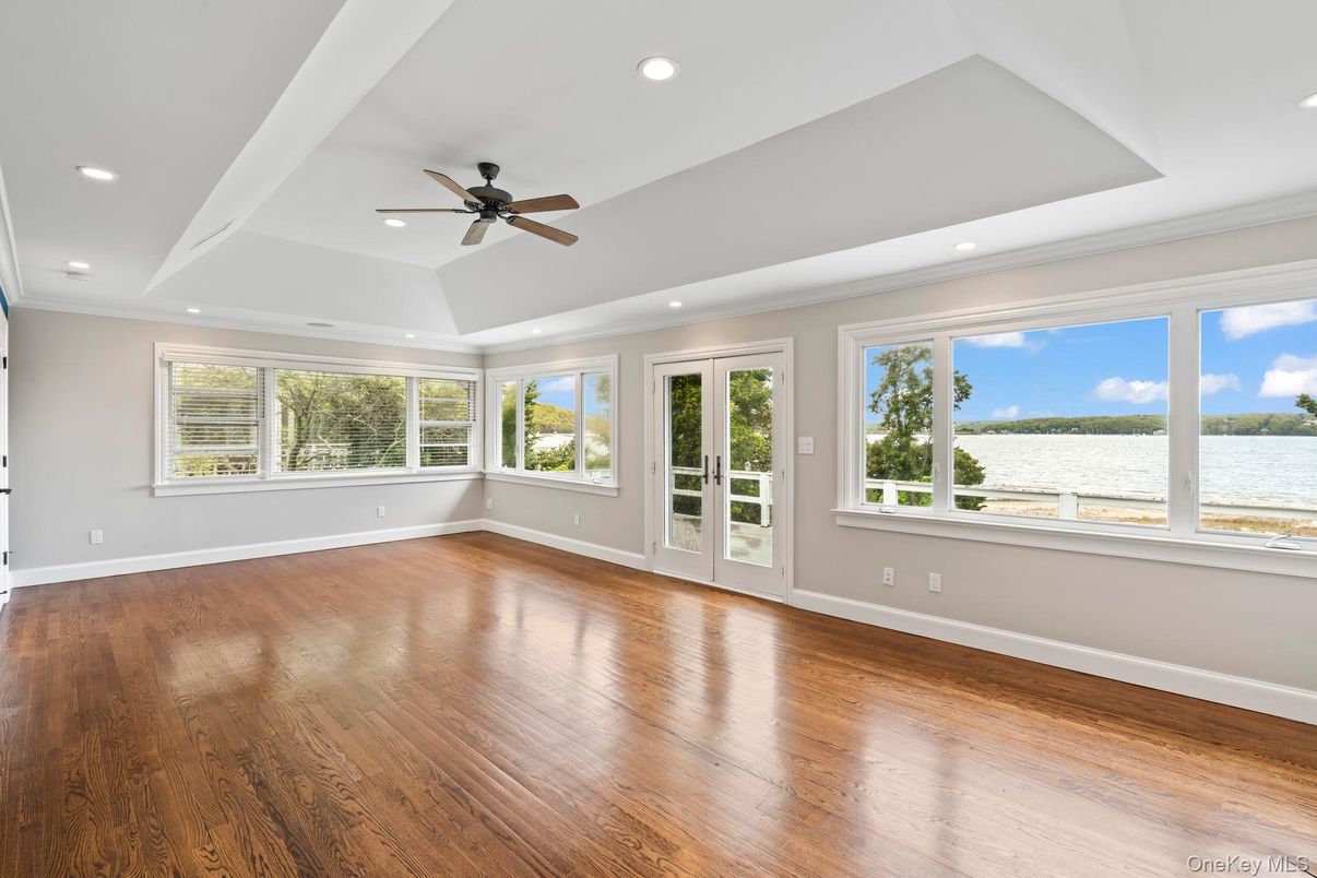 Empty room, Interior, Recessed Lighting, Water, Wood Texture Flooring