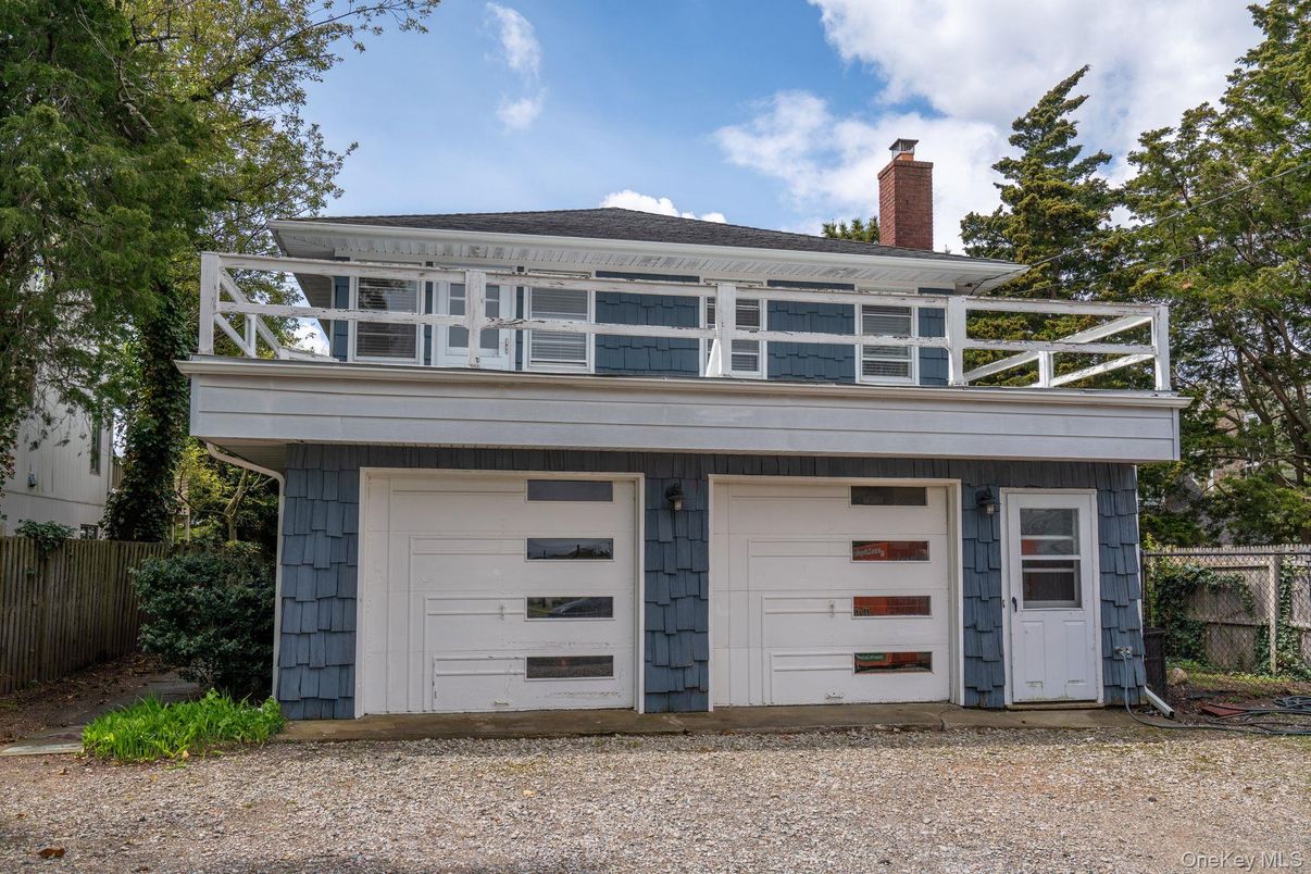 Exterior, Facade, American Foursquare