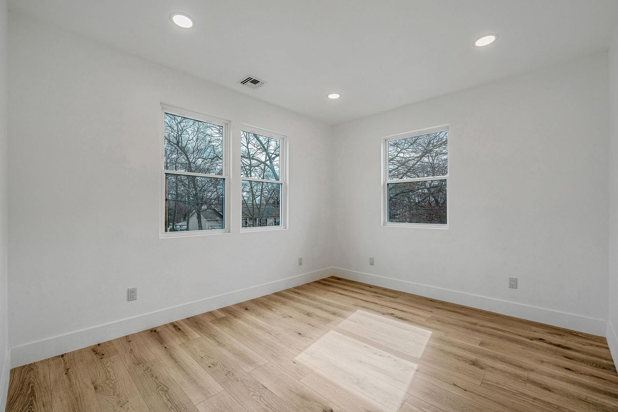Empty room, Interior, Recessed Lighting, Wood Texture Flooring