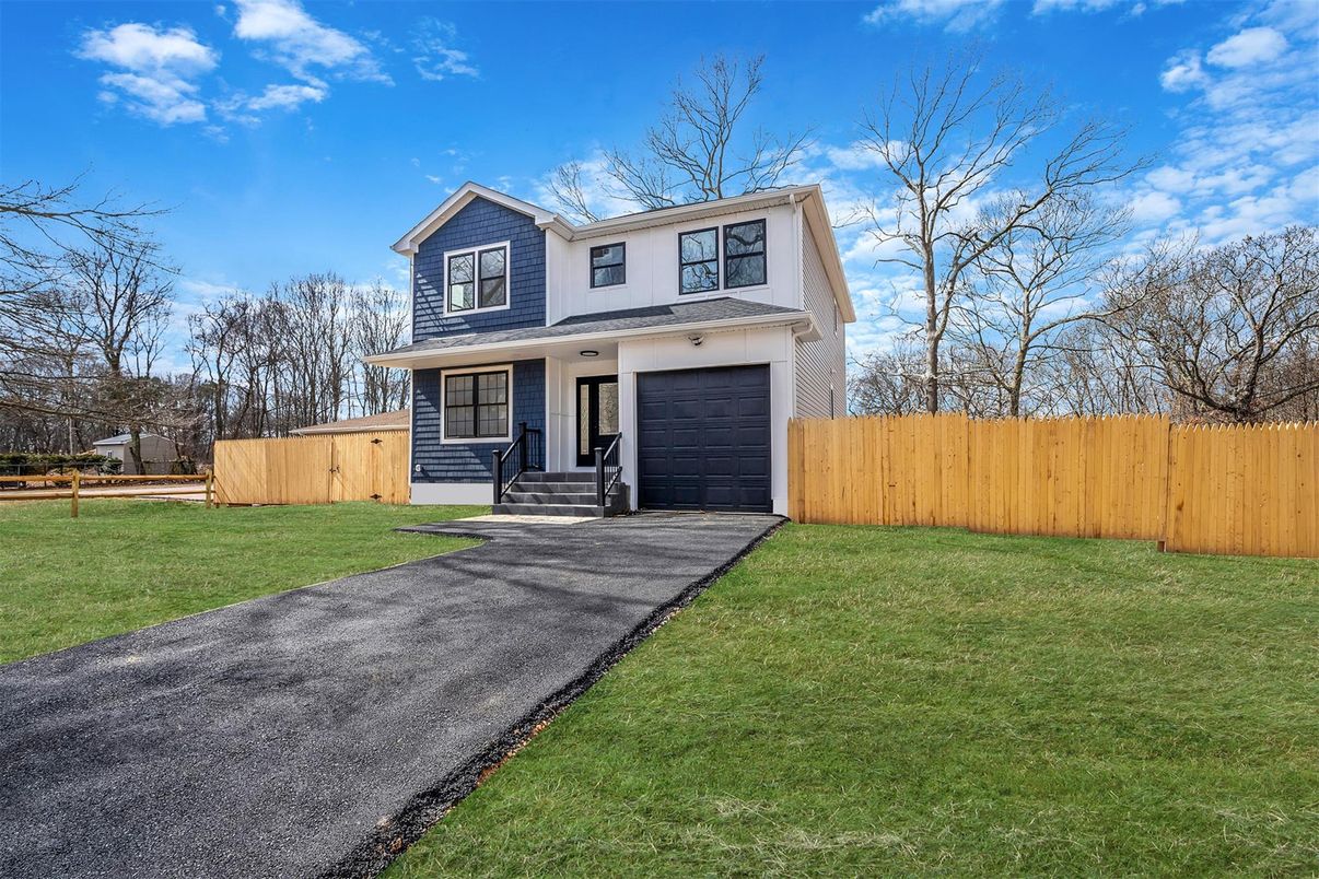 Attached, Exterior, Facade, Farmhouse