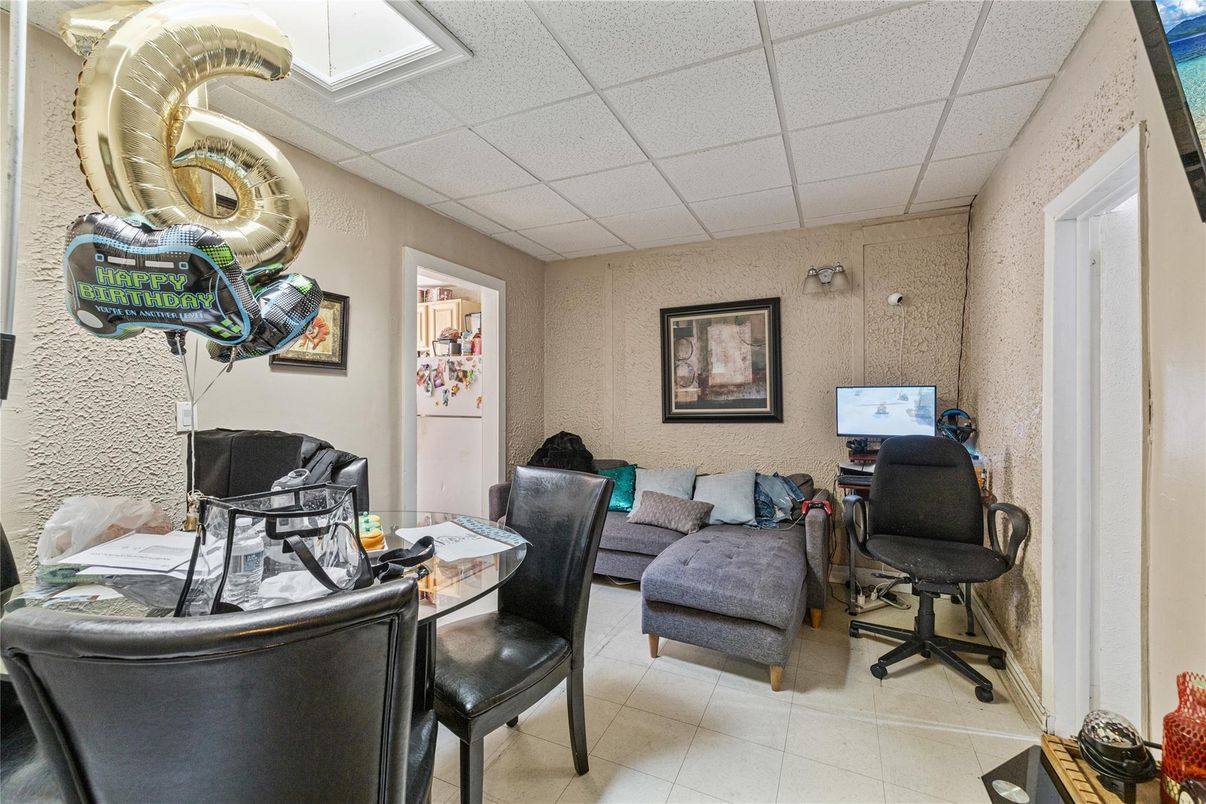 Home Office, Interior