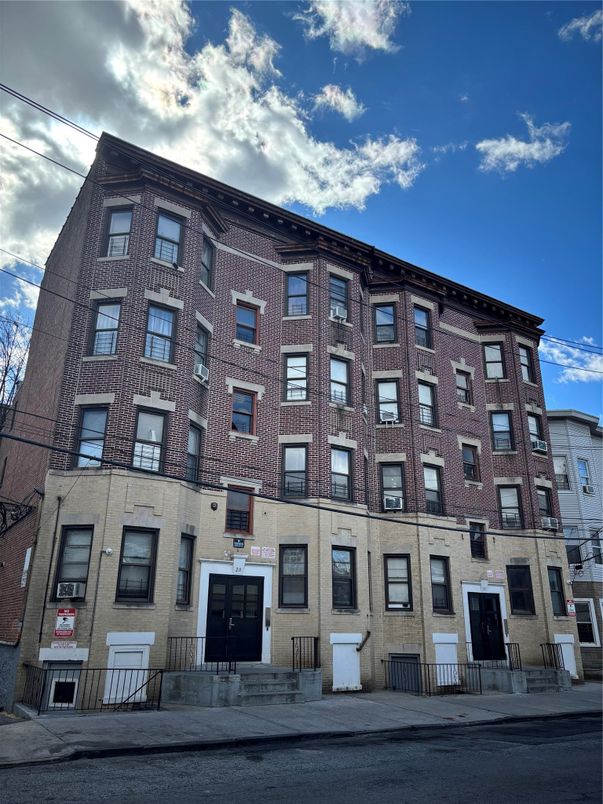 Exterior, Facade, Brick Facade, Rowhouse