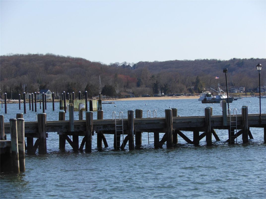 Exterior, Lake