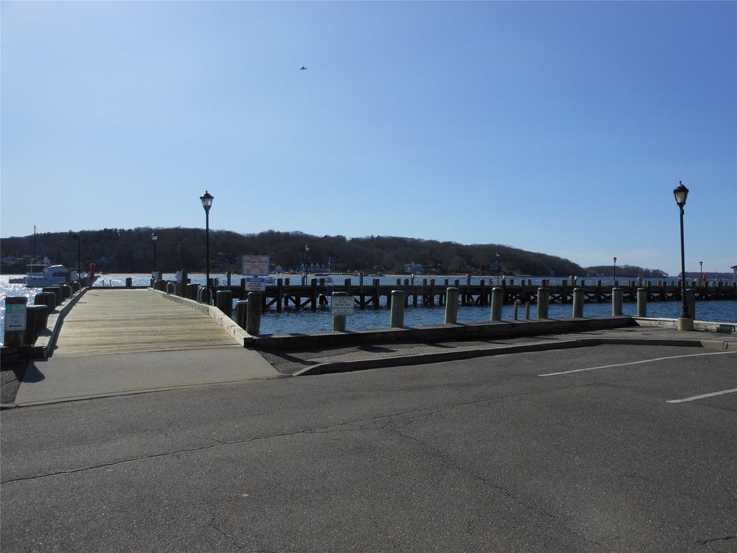 Exterior, Lake