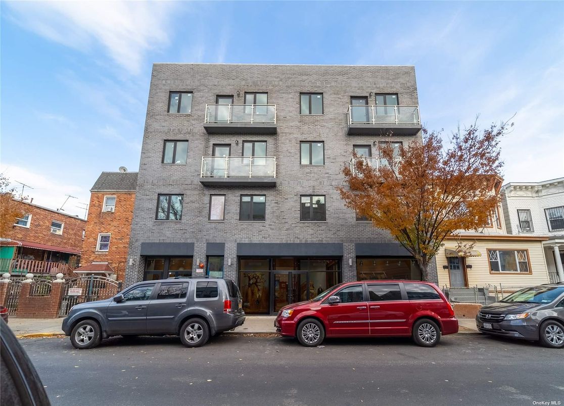 Exterior, Facade, Brick Facade, Rowhouse