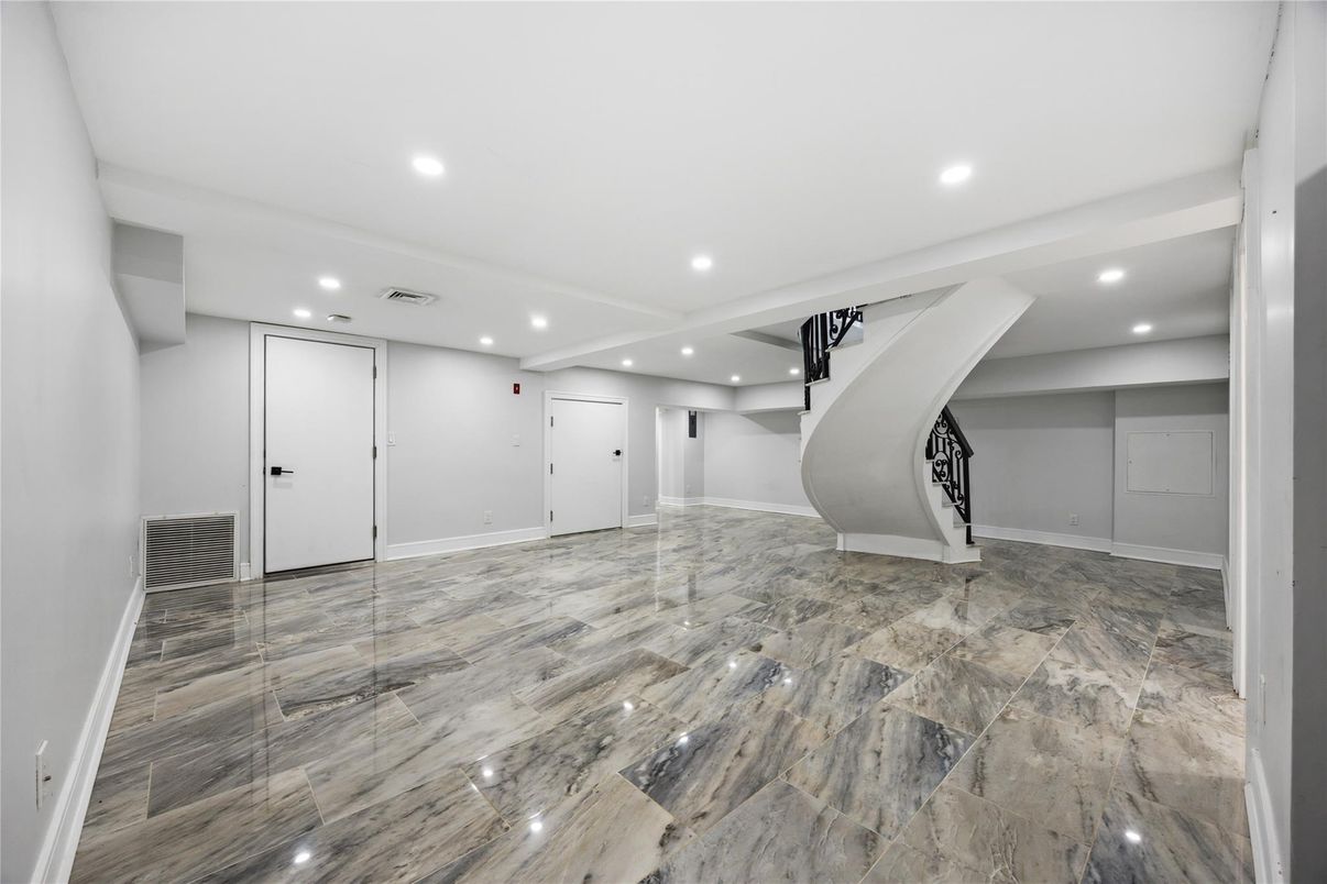 Empty room, Interior, Recessed Lighting