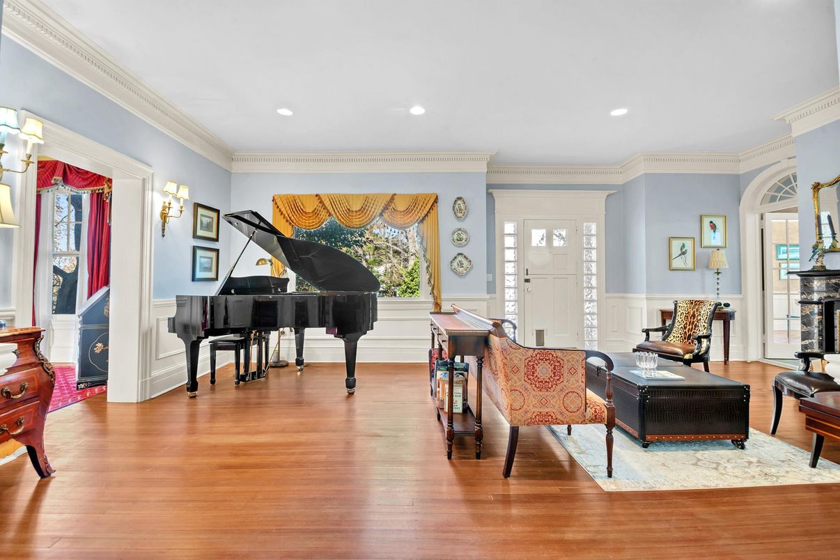 Interior, Living room, Piano, Recessed Lighting, Wood Texture Flooring