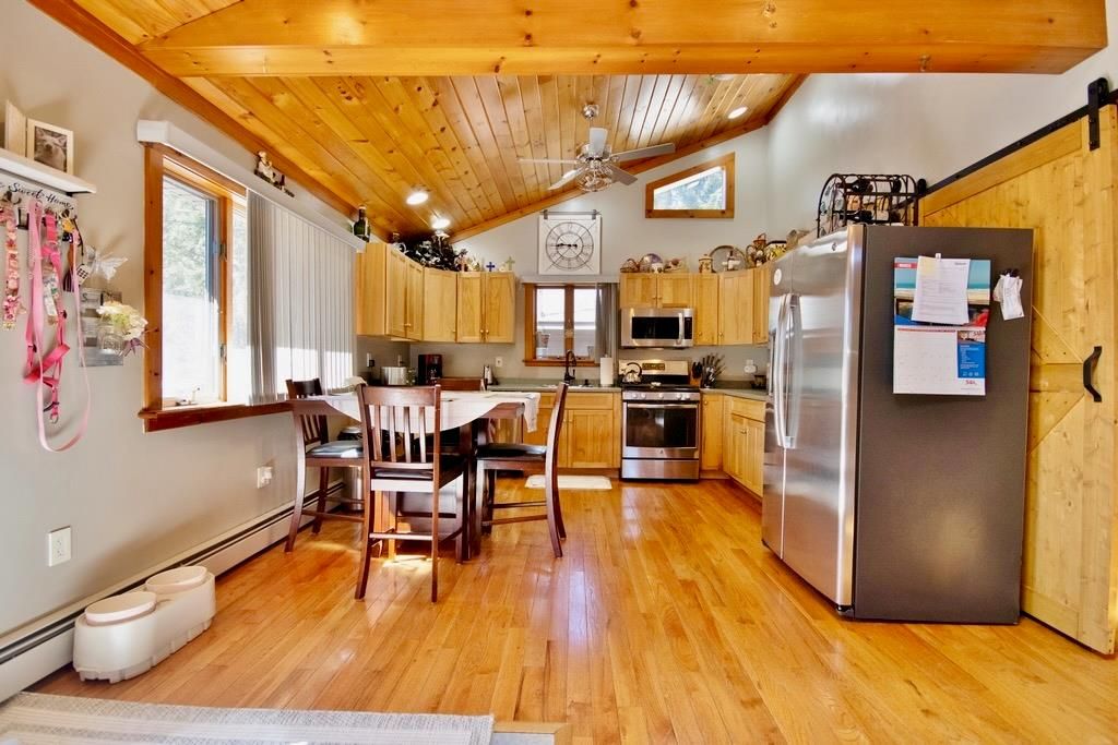 Dining room, Interior, Kitchen, Recessed Lighting, Stainless Steel Appliances, Wooden Beams, Wooden Ceilings, Wood Texture Flooring