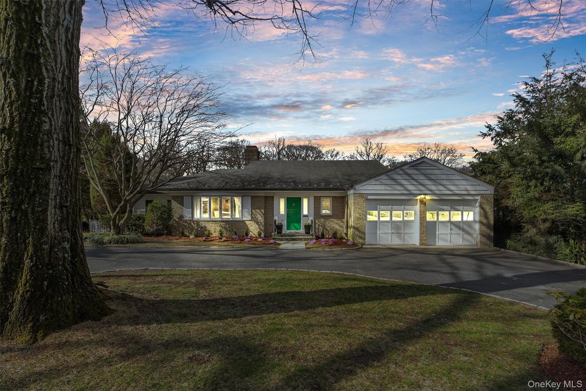 Attached, Exterior, Facade, Ranch