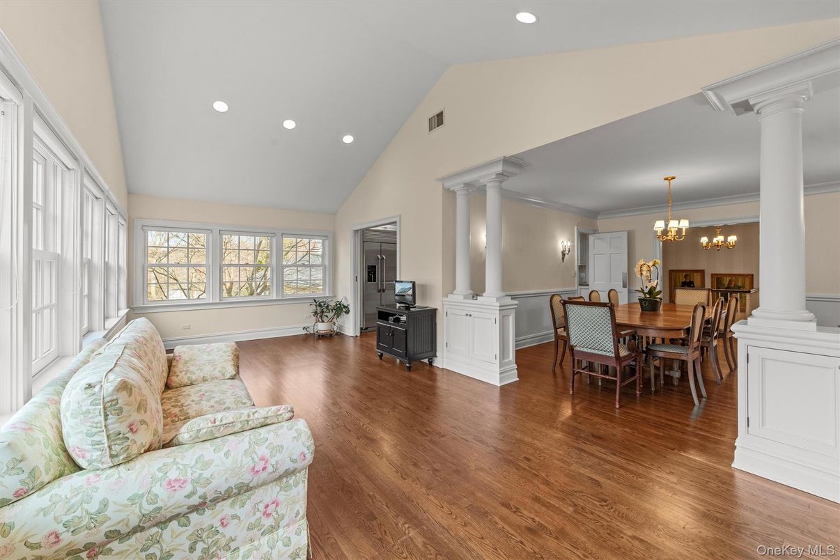 Chandelier, Dining room, Interior, Recessed Lighting, Wood Texture Flooring