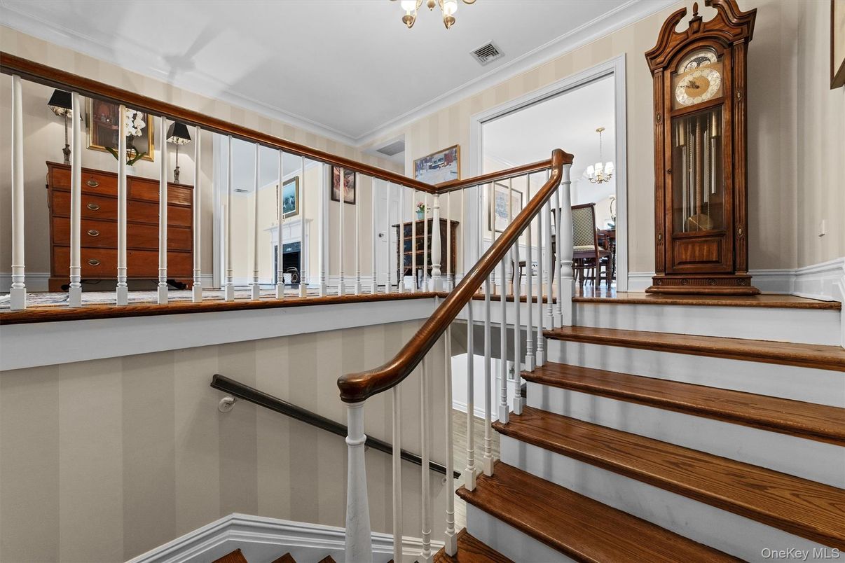 Chandelier, Interior