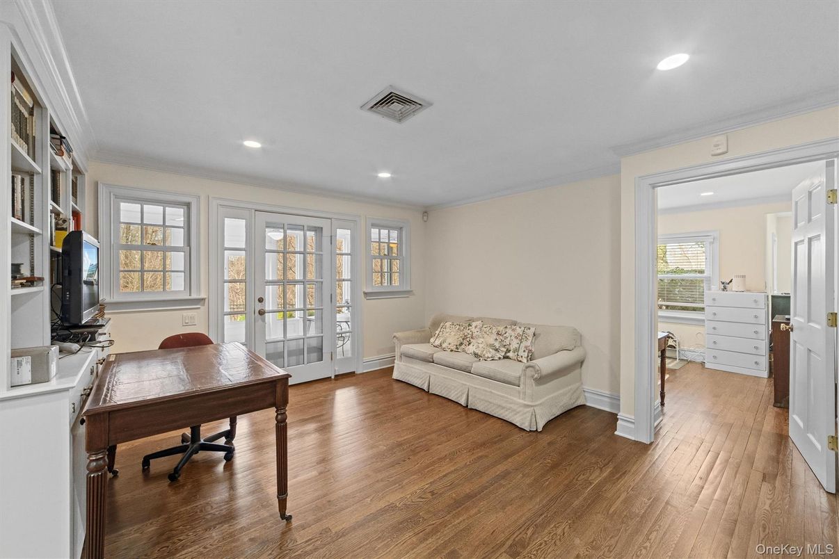 Home Office, Interior, Recessed Lighting, Wood Texture Flooring