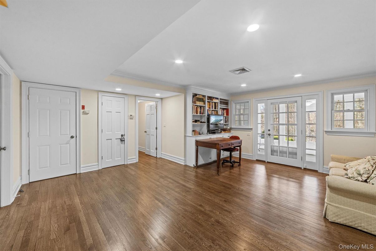 Home Office, Interior, Recessed Lighting, Wood Texture Flooring