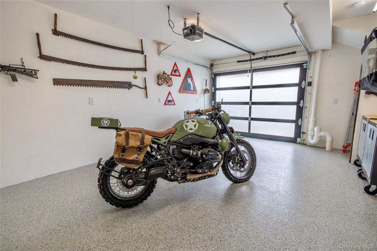 Garage, Interior